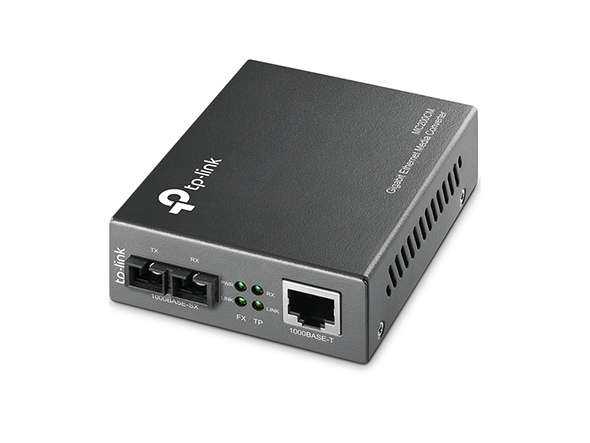 Convertitore di media Gigabit Ethernet con riferimento MC200CM del marchio TP-LINK