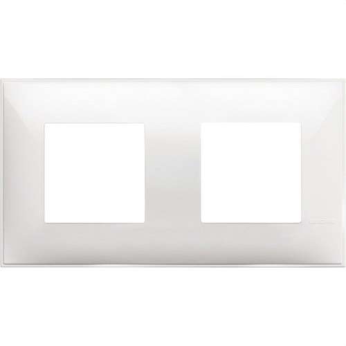 Cornice decorativa per moduli 2x2 bianco Classia con riferimento R4802M2RW del marchio BTICINO