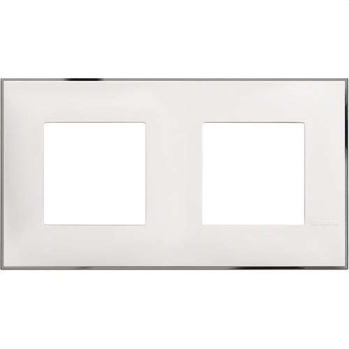 Cornice adattatore 2x2 moduli bianco cromo Classia con riferimento R4802M2WR del marchio BTICINO