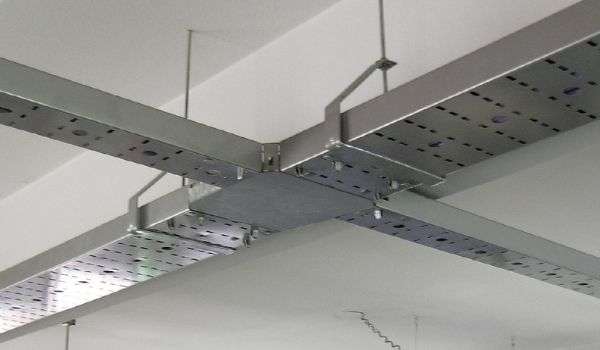 Supporti e accessori per passerelle portacavi