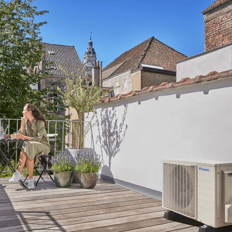 Aria condizionata 3x1 con wifi Daikin Perfera 2,0 kW + 2,5 kW (2) con riferimento KITDAIPER3MXM52A202525 del marchio DAIKIN