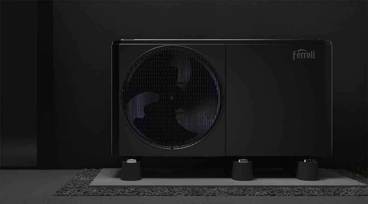Pompa di calore aerotermica monoblocco R290 Ferroli OMNIA Life M 6 kW con telecomando con riferimento 4B4770069 del marchio FERROLI