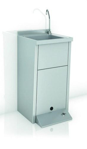 Lavabo registrabile con piedistallo e un rubinetto con riferimento GW08 50 04 01 del marchio GENWEC